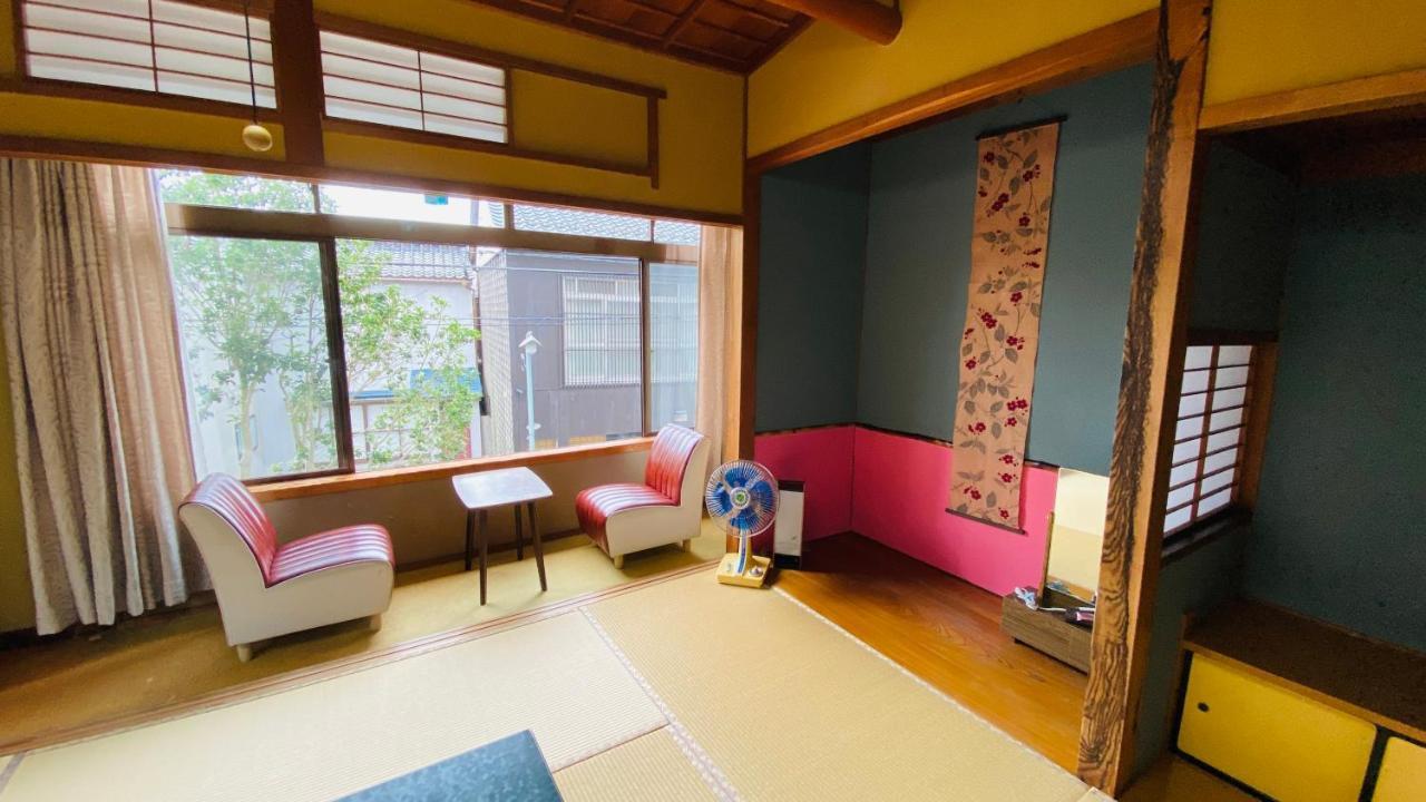 ゲストハウス　華屋 Guest house Sado