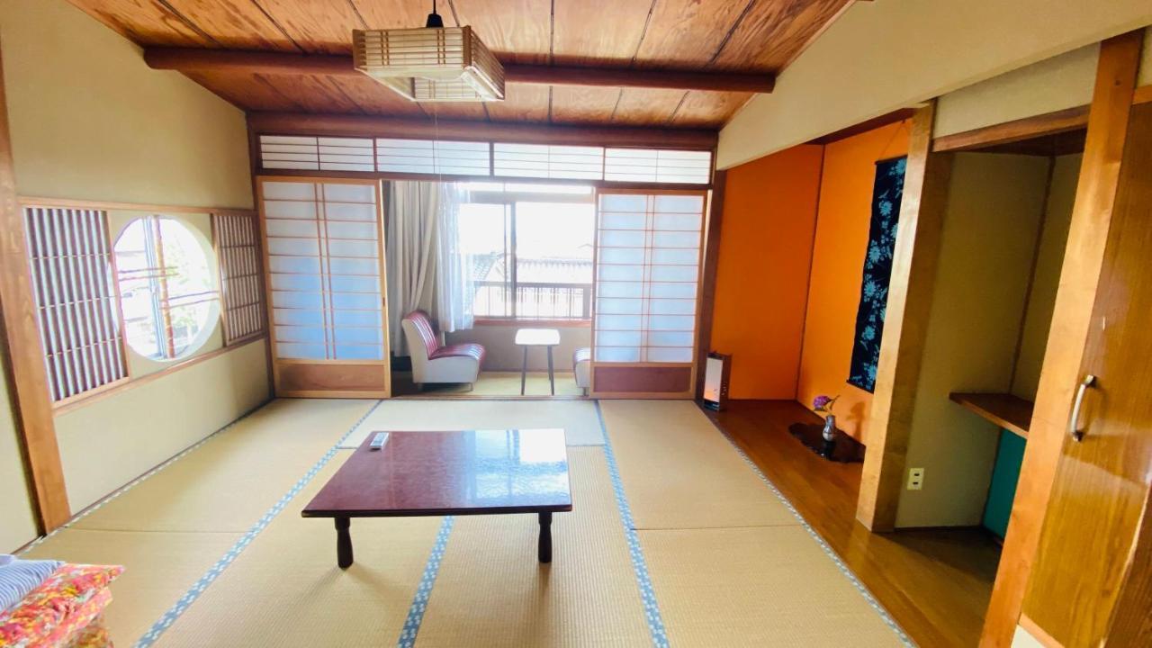 ゲストハウス　華屋 *